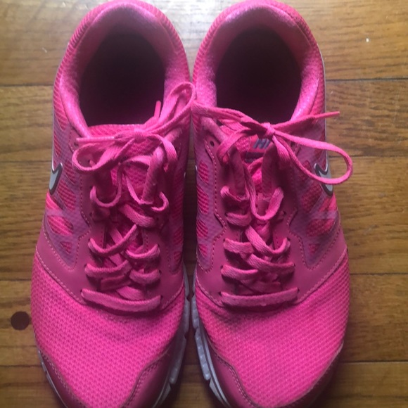 hot pink nike shoes